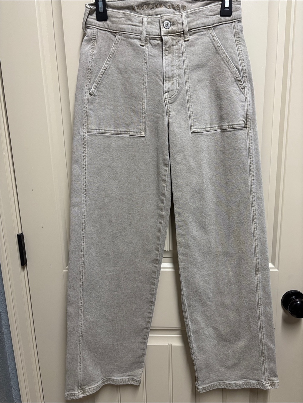 American Eagle Women’s Light Beige Skater Jeans